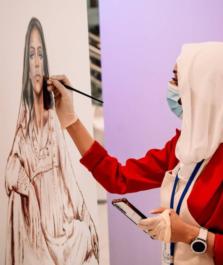 Fine artist Mai Majdy curating as along with Akaas team and participate in the «Arts in public transport» 2021