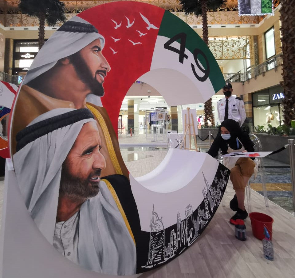 Artist Mai Majdy Live painting during the «National Day» celebrations for 10 days at City Centr Mirdif.